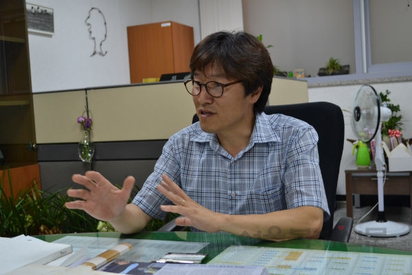 한규동 동장은 마음으로 하나되는 것이 건강한 공동체 운영의 핵심이라고 말했다 김수연 기자 사진