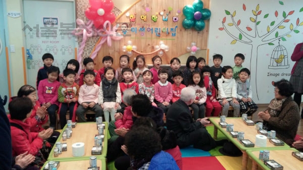 미성어린이집은 매월 둘째주 수요일은 학부모가 참석하는 ‘열린어린이집의 날’로 운행한다 김수연 기자 사진