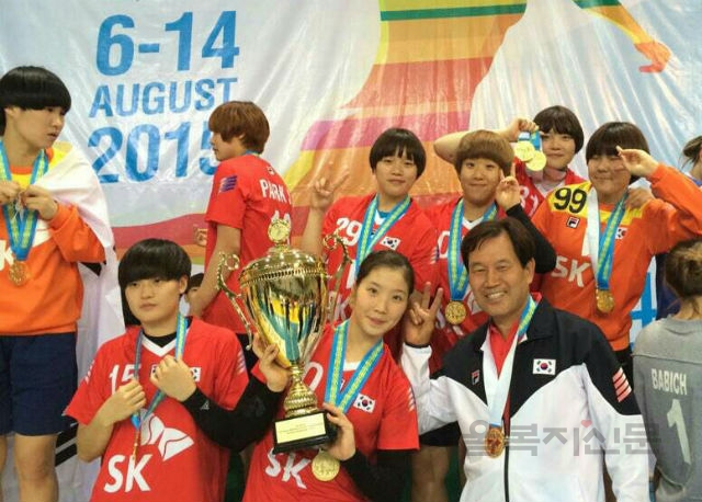 성백진 의장은 제12회 아시아여자주니어핸드볼선수권대회에서 한국대표팀 단장으로 참석해 우승하고 돌아왔다