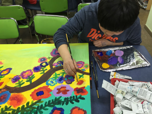  서울시가 2016년 중증장애인 직업 재활 문화 사업을 공모한다. 사진은 장애인 미술작업