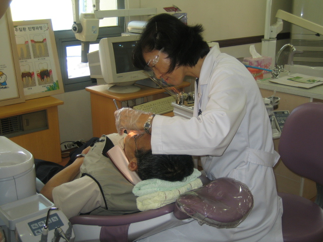 영등포구가 건강소외계층을 위한 무료 치아 치료를 실시하고 있다