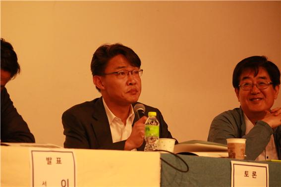 서울시의회 박호근 의원이'서울혁신파크 발전방안 정책토론회에 참석해 토론하고 있다