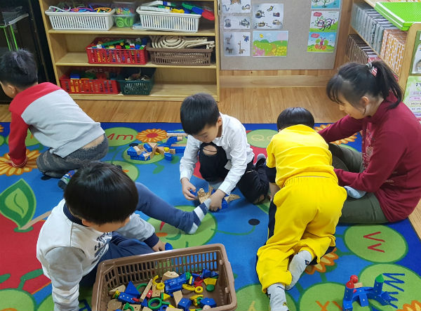 영유아 부모들의 양육부담을 줄이기 위해 시간제 보육실을 확대 운영한다