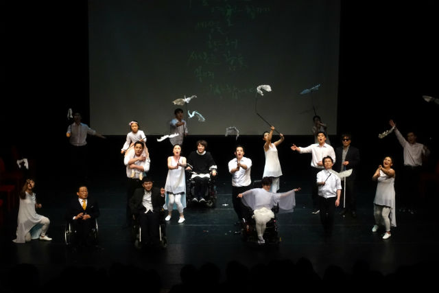 서울재활병원에서 장애예술가의 꿈을 노래하는 뮤지컬 ‘비상’이 공연되고 있다