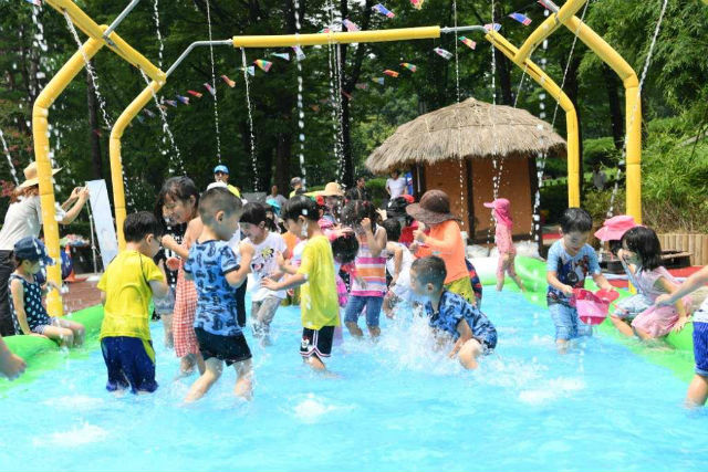용산구가 효장공원과 응봉공원에서 '어린이 물놀이장'을 무료로 운영한다