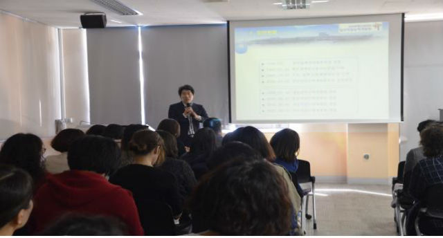 한국장애인고용공단 일산직업능력개발원이 홀트학교에서 '학부모컨설팅'을 개최했다