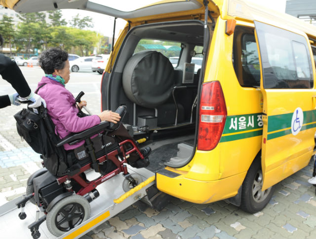 서울시설공단이 AI스피커를 활용해 ‘말로하는 장애인콜택시 호출서비스’를 실시한다