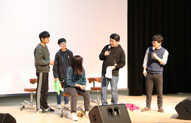 맹정호 서산시장과 청소년들이 참여한 학교폭력예방을 위한 역할극 공연 모습 