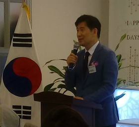 김현훈 은평구사회복지협의회장이 인사말을 하고 있다