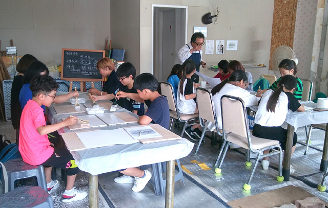 순성면 마을교육공동체가 이달 4일 순성미술관에서 진행한 미술활동