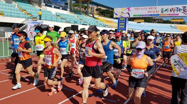 이봉주보스턴제패 기념 제19회홍성마라톤대회가 개최된다