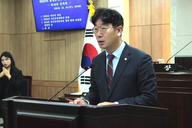 ▲노승천 홍성군 의회 의원이 5분 자유 발언을 진행하고 있다     장대근 기자 사진