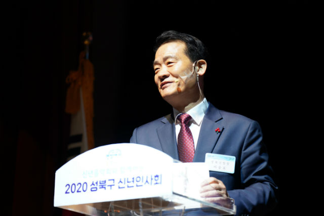 ▲ 이승로 구청장이 2020년 성북구 신년인사회에서올해의 구정 사업계획을 발표하고 있다
