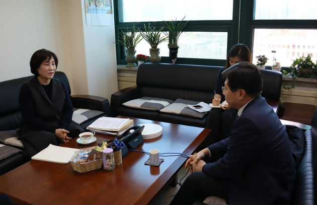 김혜련 서울시의회 보건복지위원장이 박홍준 서울시의사회장을 만나 적극적 지원과 협조를 요청했다