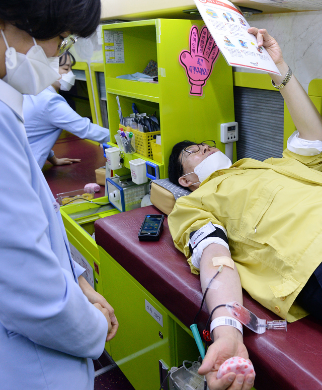 양승조 지사 헌혈로 ‘생명 나눔’을 솔선수범 하고 있다