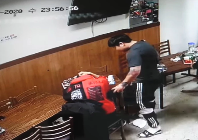 CCTV에 공개된 김재석 씨 폭행 장면 출처: 정배우 유튜브 채널