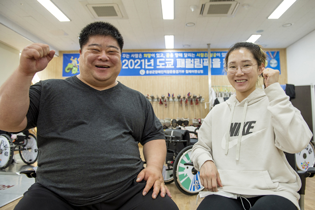 (왼쪽부터) 역도 전근배 선수, 펜싱 김선미 선수