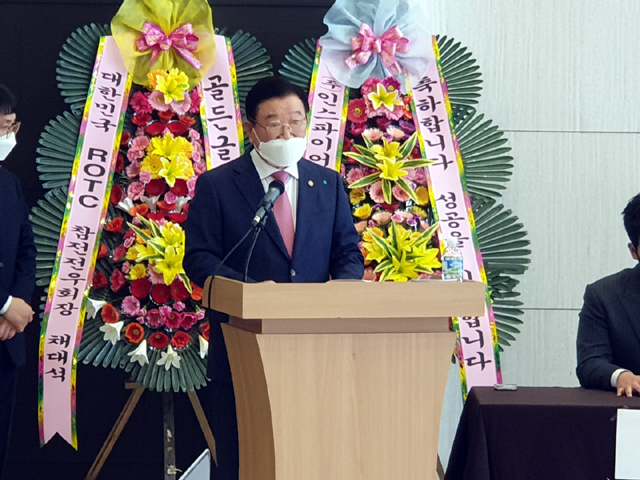 제작발표회에서 축사하는 김석환 군수