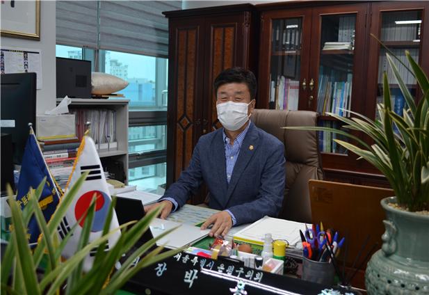 박용근 의장은 구민들이 어려운 시기를 겪은 1년이었기에 무거운 책임감으로 의정활동에 최선을 다했다고 밝혔다        김수연 기자 사진