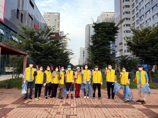 천안시 불당동 통장협의회가 9일 추석맞이 대청소를 실시했다.