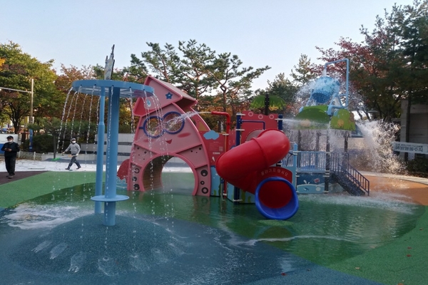 부장천어린이공원 물놀이시설 가동 모습
