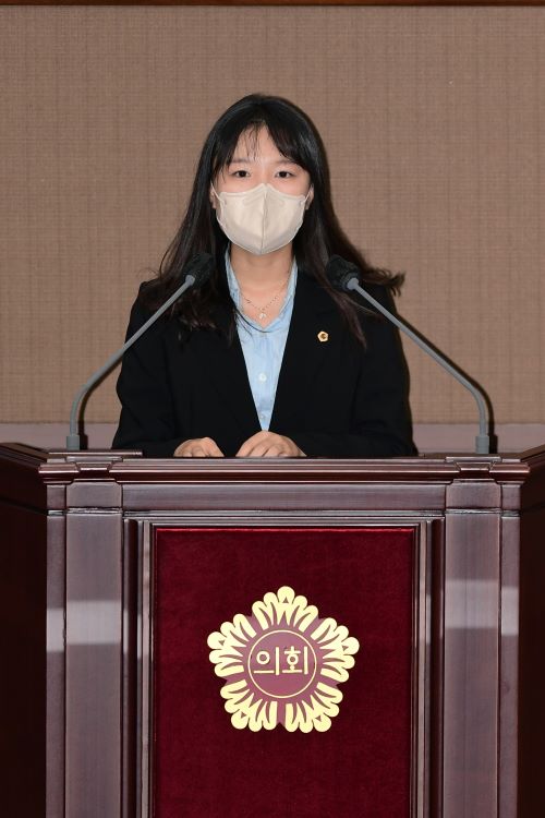 5분 발언 중인 이소라 서울시의회 의원