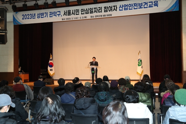 서울시민안심일자리 참여자에게 안전을 당부하는 박준희 구청장