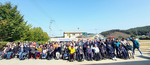 ▲제23회 중증장애인 휠체어 등반대회 기념촬영 모습 