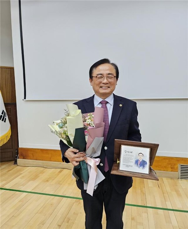 강남소방서에서 개최된 ‘제3회 의용소방대의 날’ 기념행사에서 김형재 시의원이 감사패를 수상했다